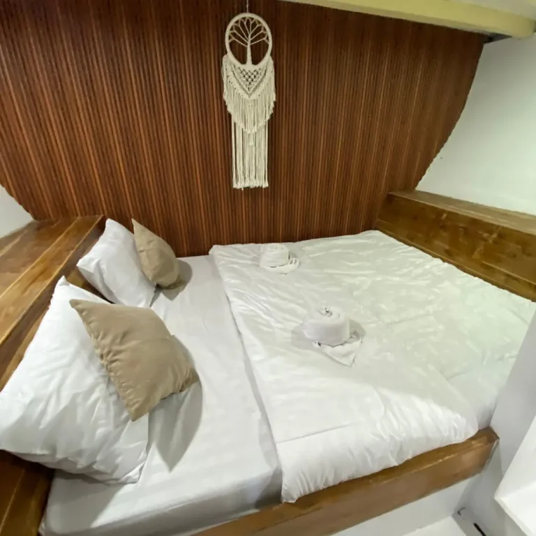 Phinisi Gajah putih Private Cabin