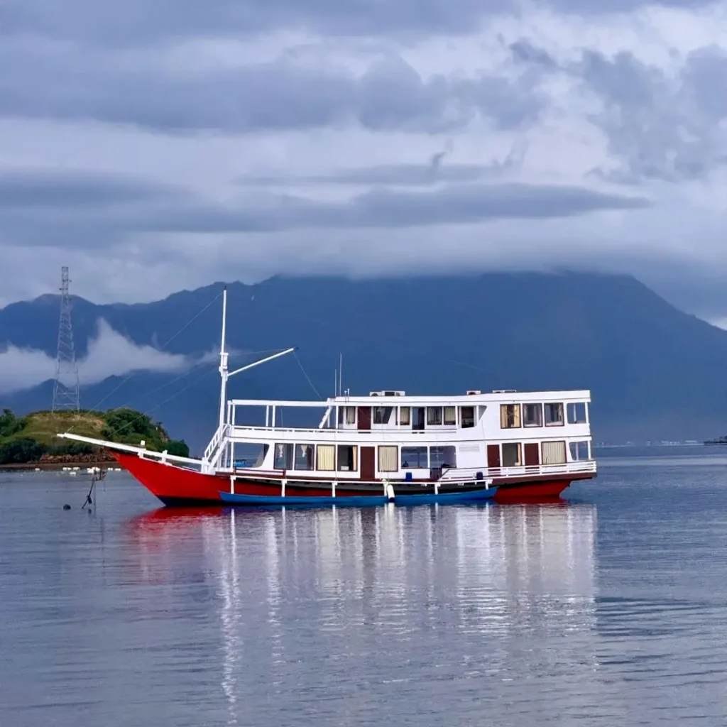 king cirox boat,komodo boat tour,open trip komodo 3d2n