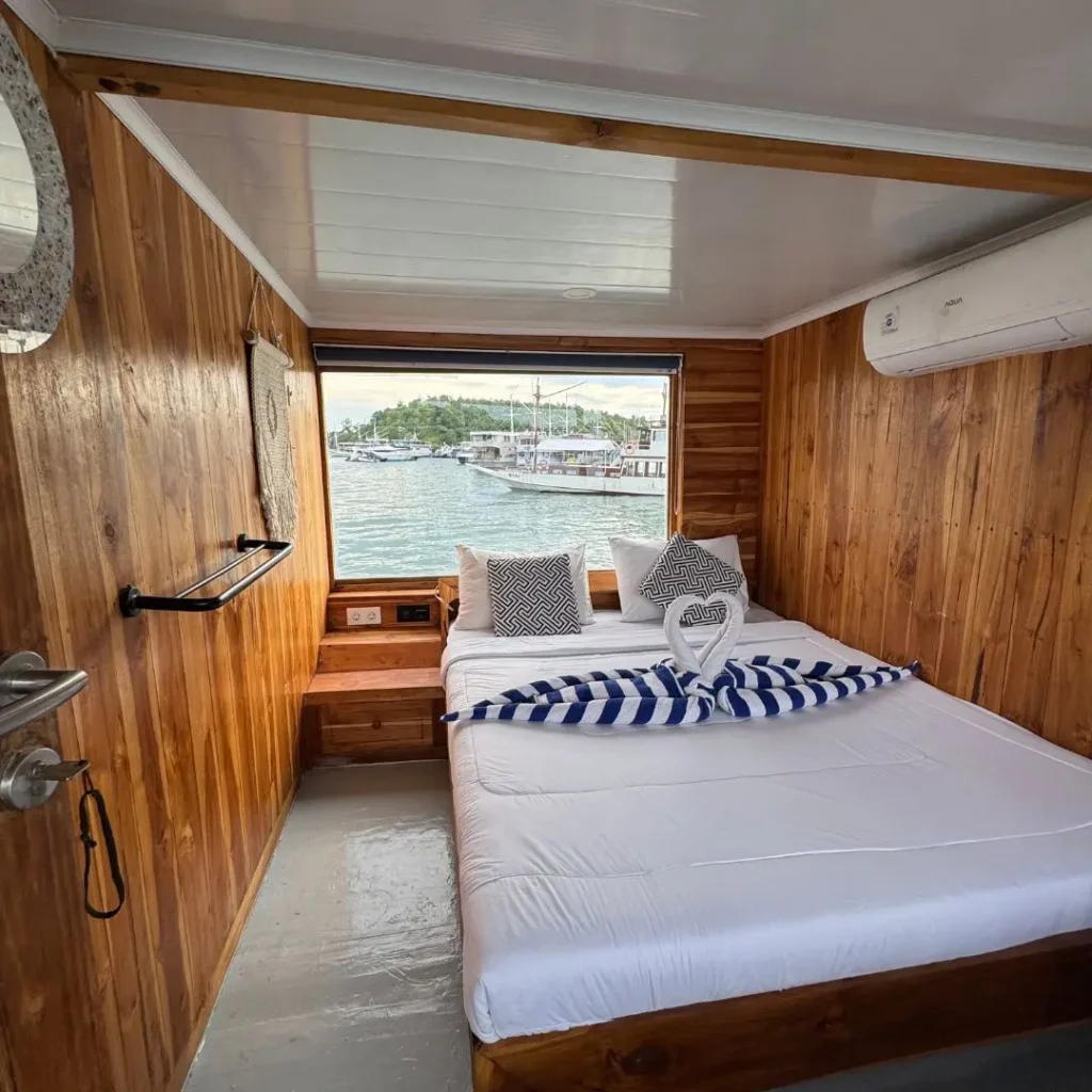 open trip komodo,komodo boat tour